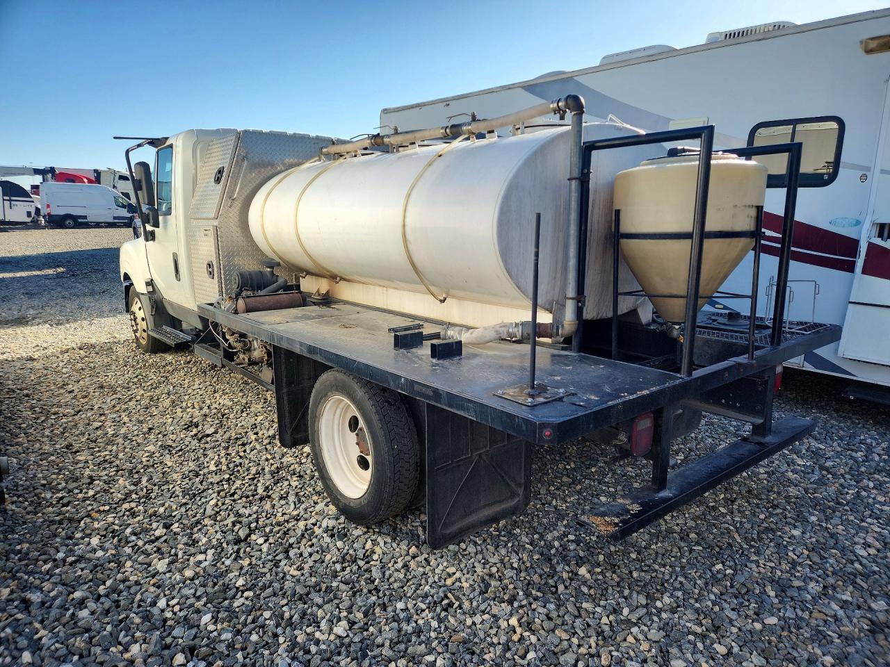 2017 International All models VIN 1HTJSSKK2HH650411 photo 2