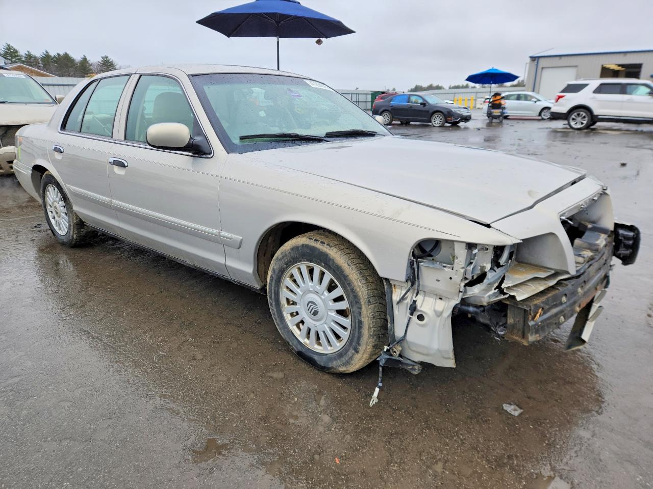 2007 Mercury Grmarquis VIN 2MEFM75VX7X642361 photo 4