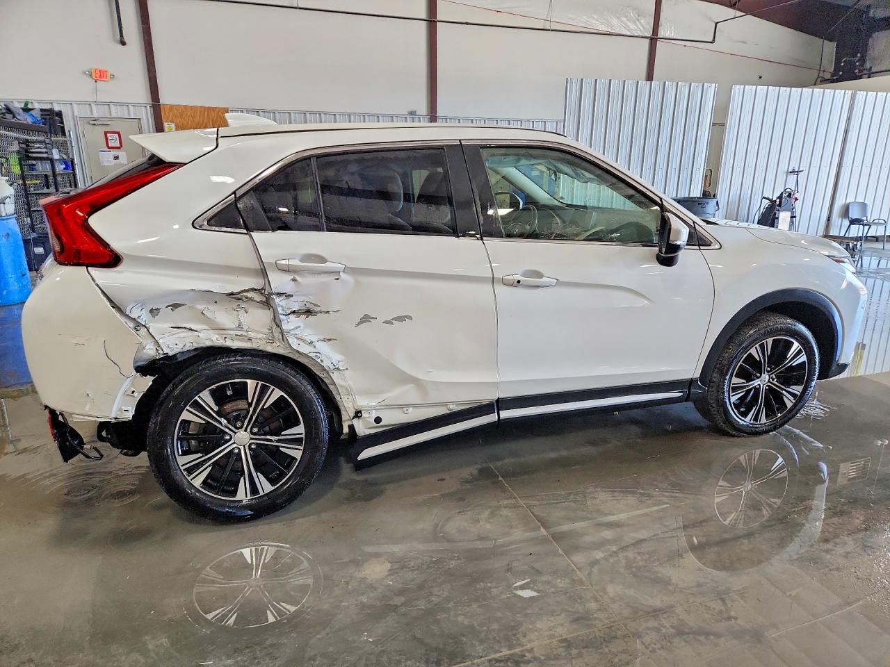 2018 Mitsubishi ECLIPSE VIN JA4AT5AA5JZ051419 photo 3