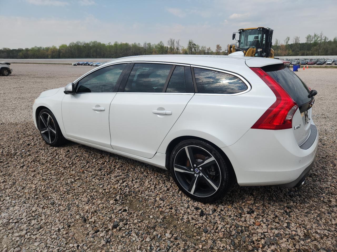 2016 Volvo V60 VIN YV149MSP3G1309825 photo 2
