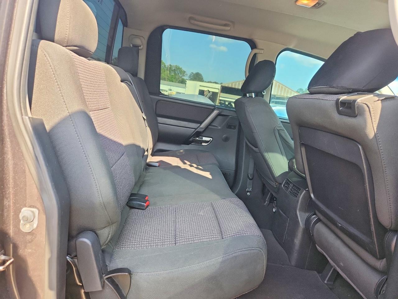 2011 Nissan TITAN VIN 1N6BA0EDXBN320270 photo 10