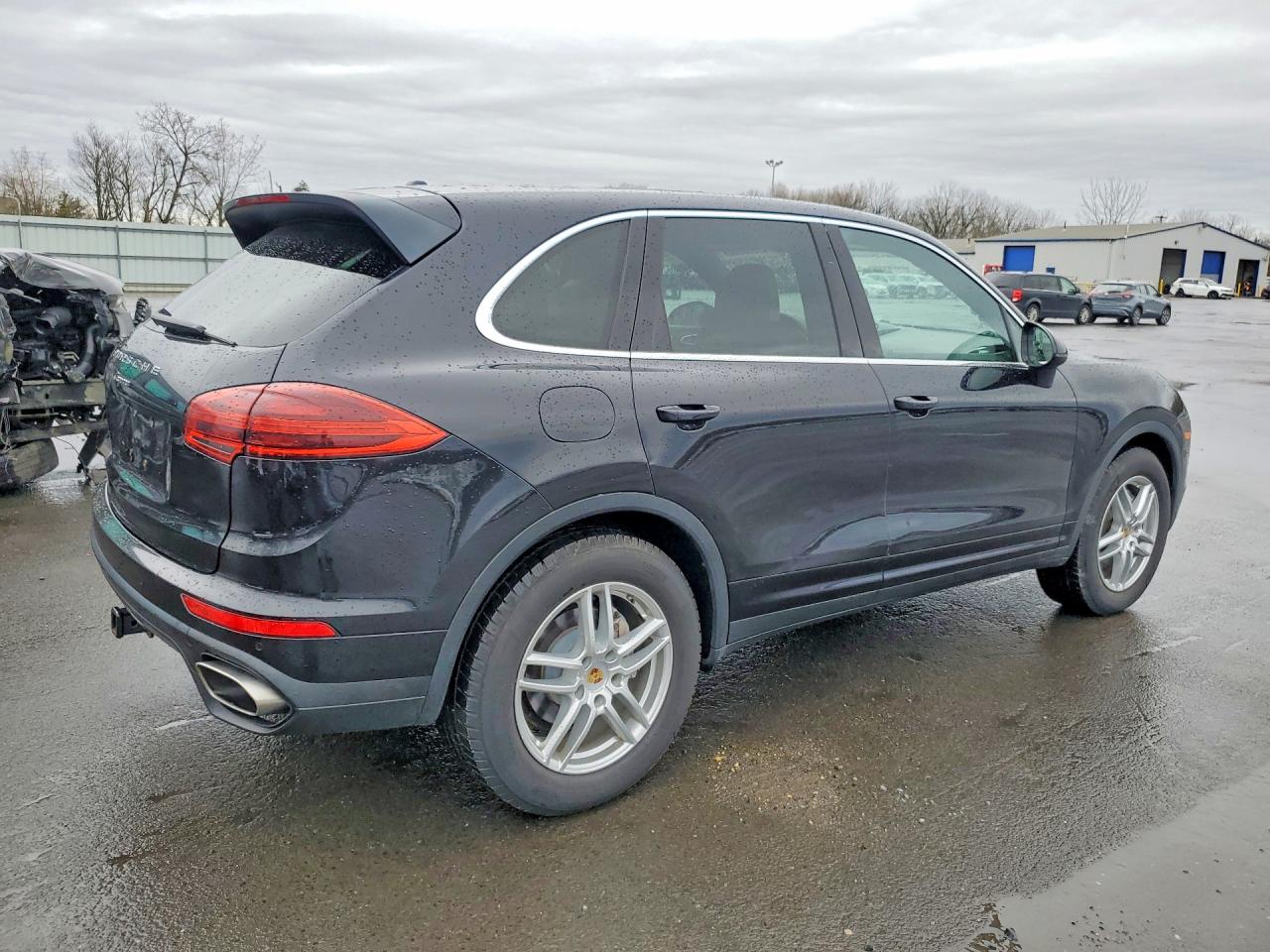 2016 Porsche Cayenne VIN WP1AA2A28GLA05239 photo 3