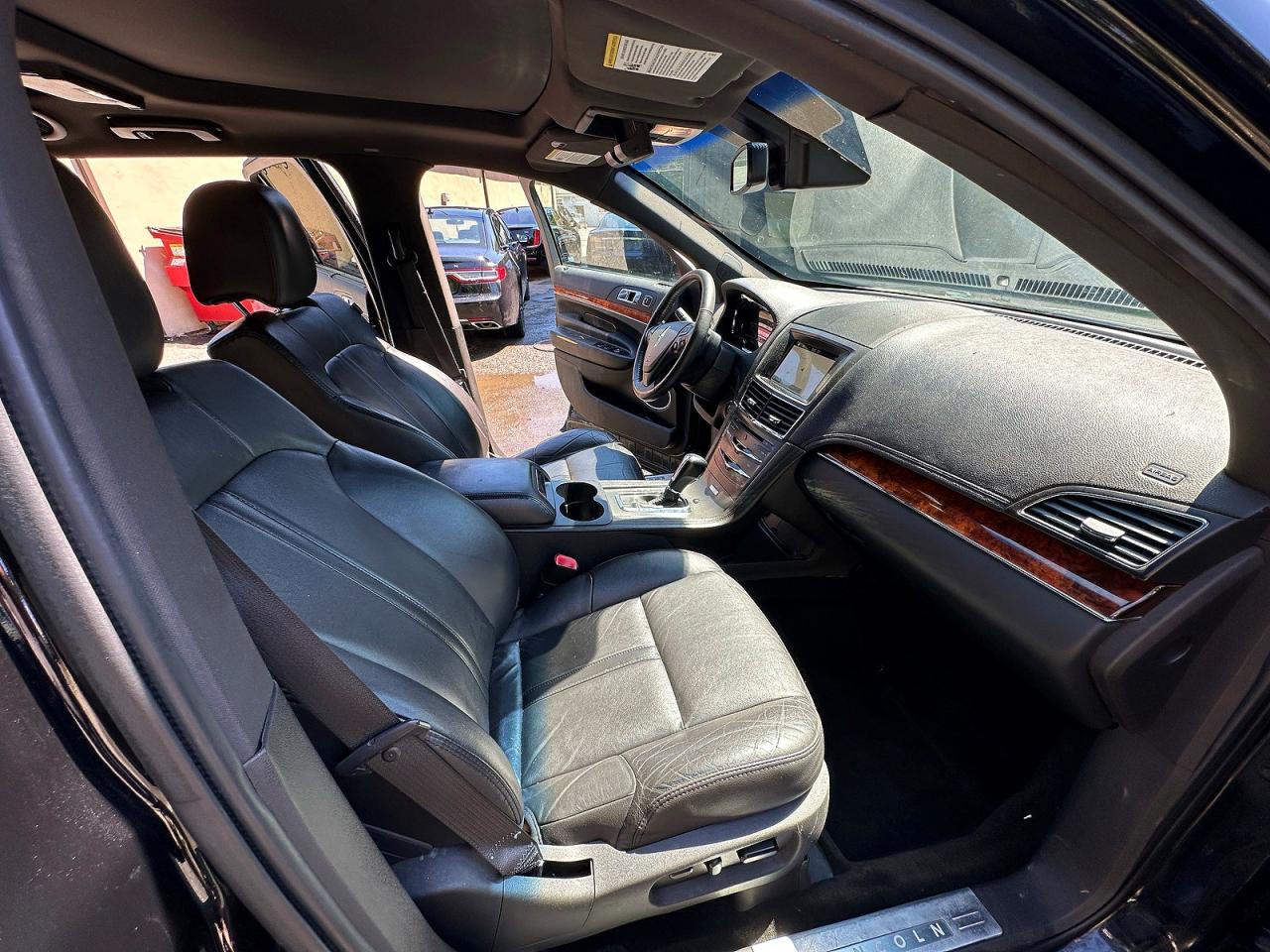 2017 Lincoln Mkt VIN 2LMHJ5NK3HBL01668 photo 5