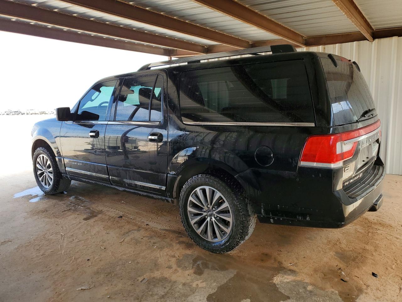 2016 Lincoln Navigator VIN 5LMJJ3HT2GEL07645 photo 2