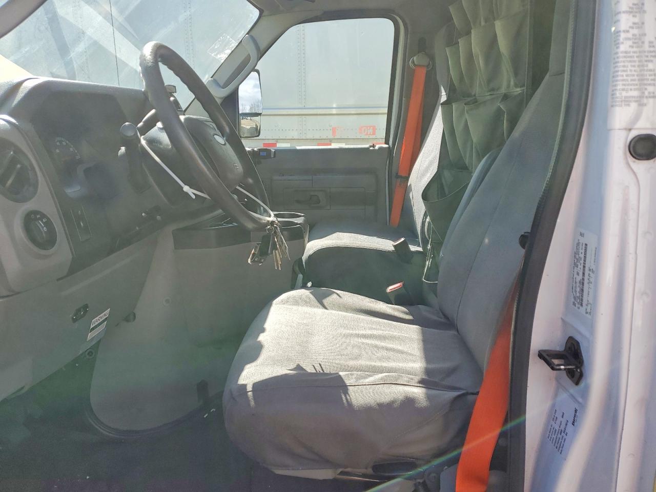 2019 Ford Econoline VIN 1FDXE4FSXKDC16865 photo 7