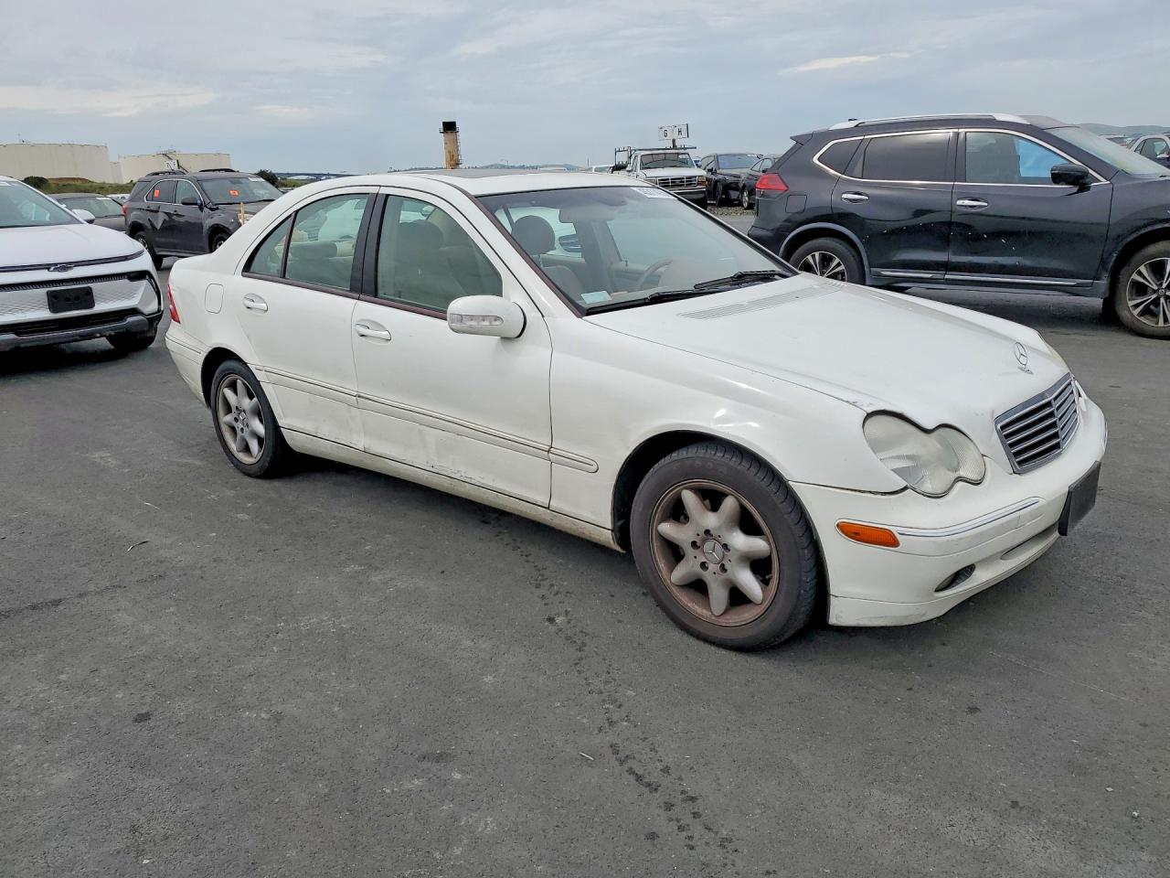 2004 Mercedes-Benz C class VIN WDBRF61J34E017981 photo 4