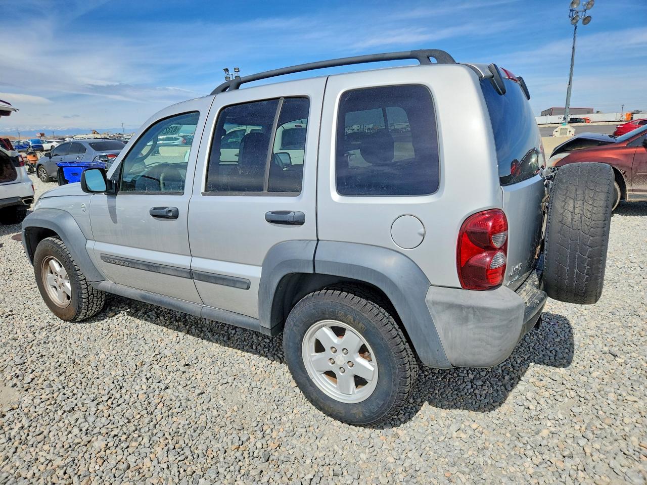 2007 Jeep Liberty VIN 1J4GL48K37W672249 photo 2