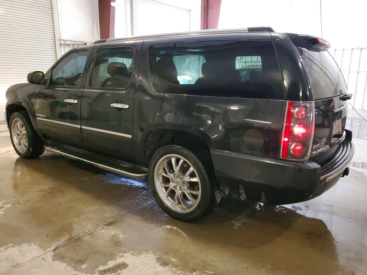 2011 GMC Yukon VIN 1GKS2MEF0BR234018 photo 2