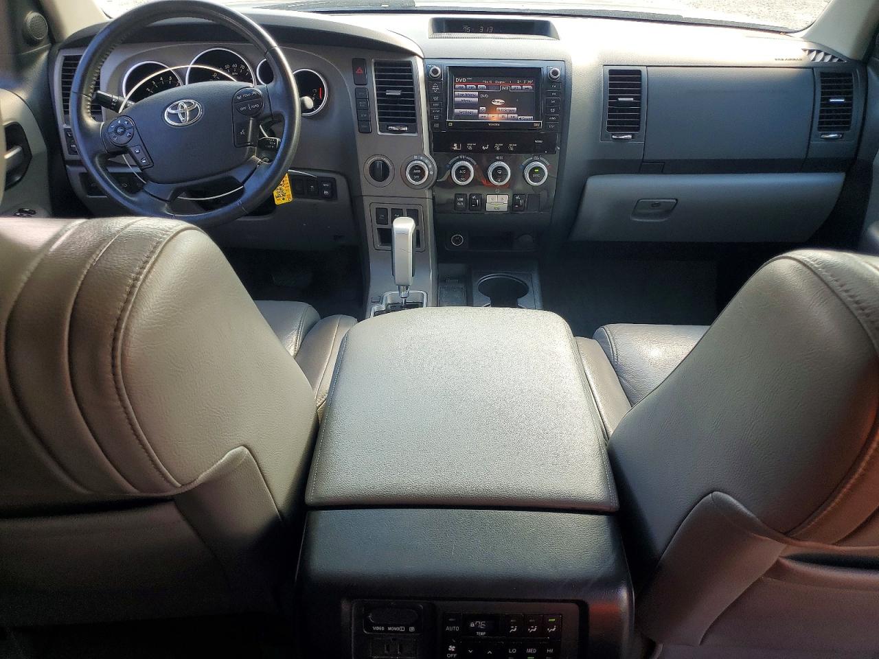 2010 Toyota Sequoia VIN 5TDJW5G10AS025428 photo 8