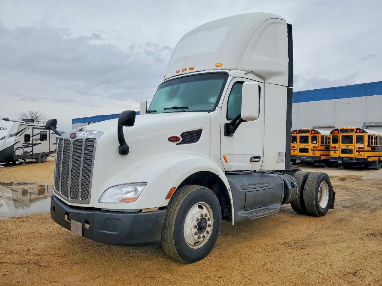 2017 PETERBILT All models VIN 1XPBA48X8HD409526 photo 2