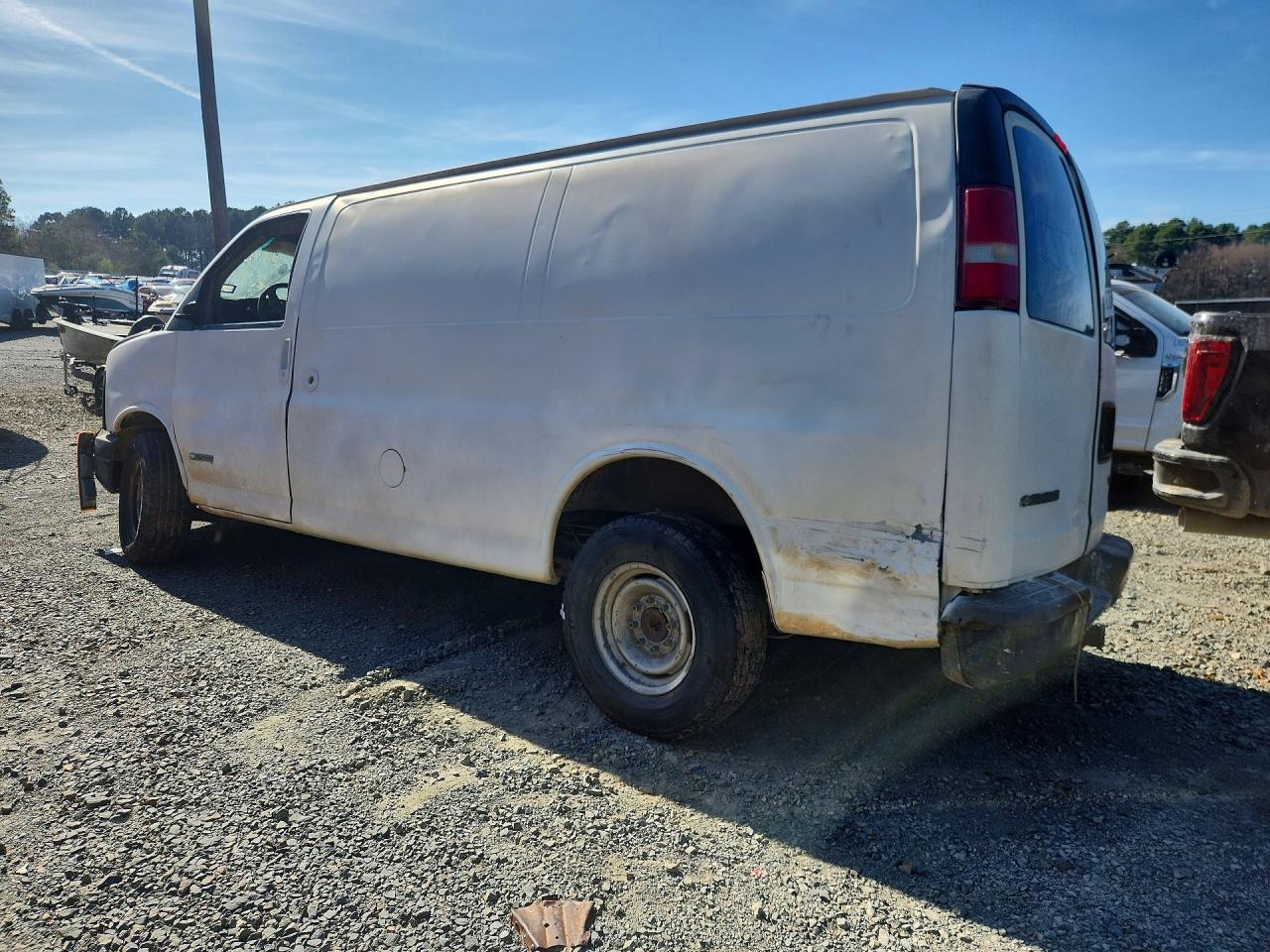 2006 CHEV Express VIN 1GCGG25V661187547 photo 2
