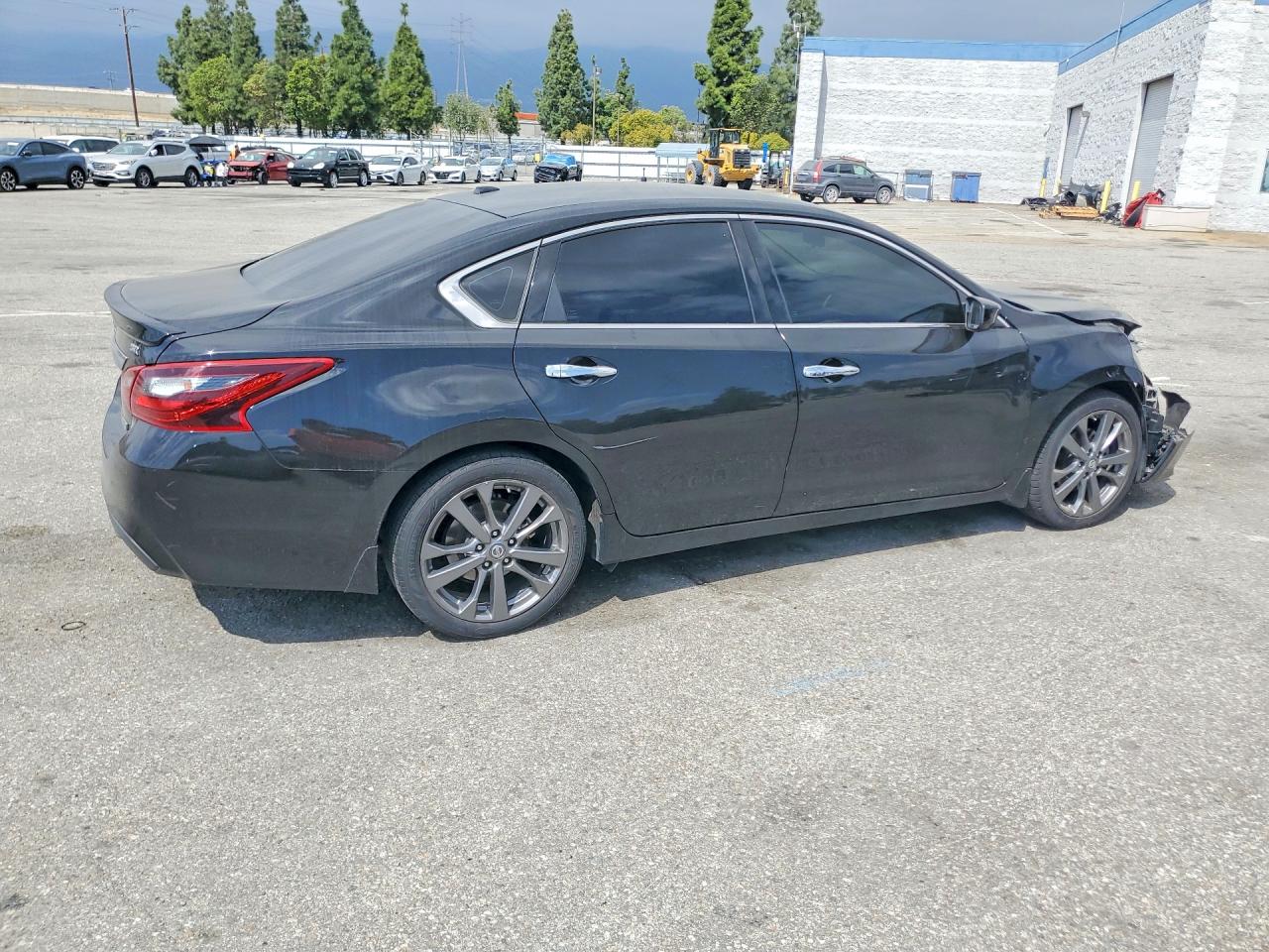 2018 Niss Altima VIN 1N4AL3AP4JC295456 photo 3