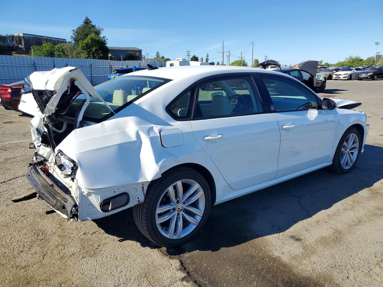 2019 VOLKSWAGEN Passat VIN 1VWLA7A34KC010069 photo 3