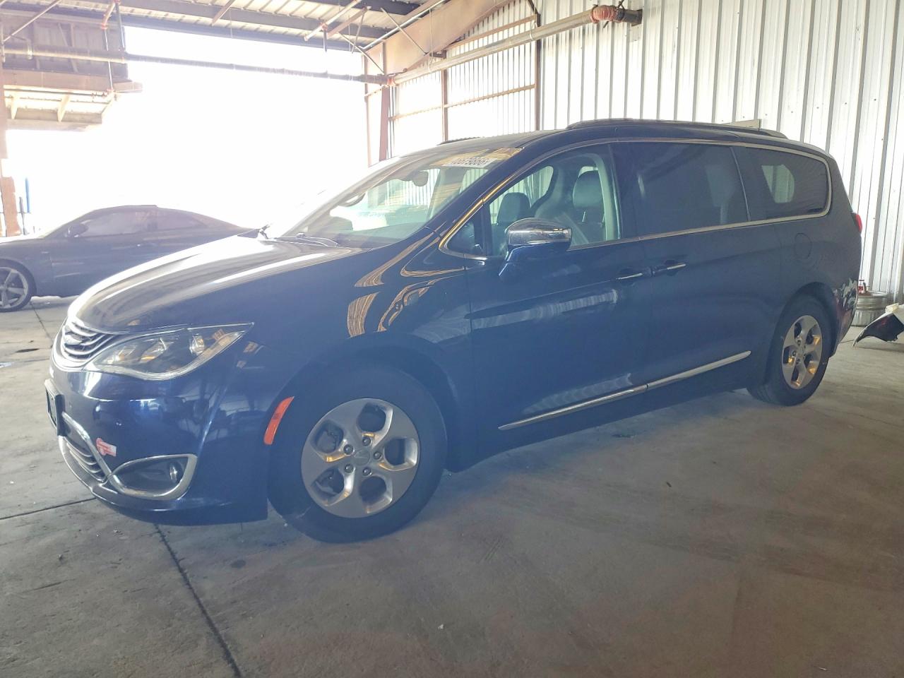 2018 Chrysler Pacifica VIN 2C4RC1N79JR230136 photo 1