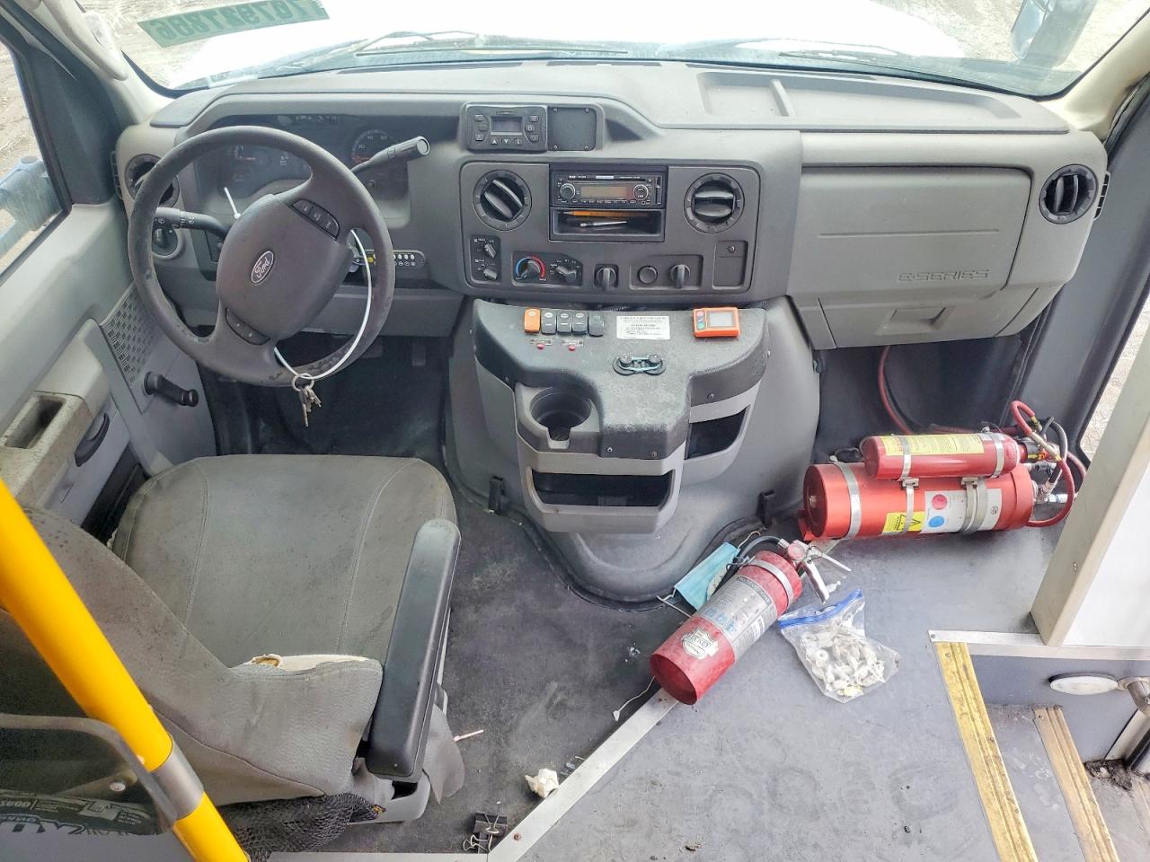 2019 Ford Econoline VIN 1FDFE4FS0KDC03215 photo 8