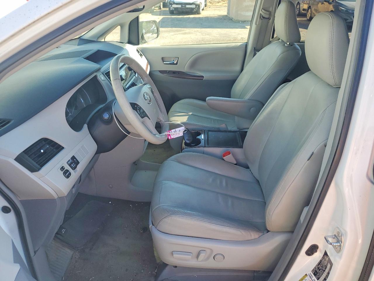 2014 Toyota Sienna VIN 5TDYK3DC4ES450354 photo 7