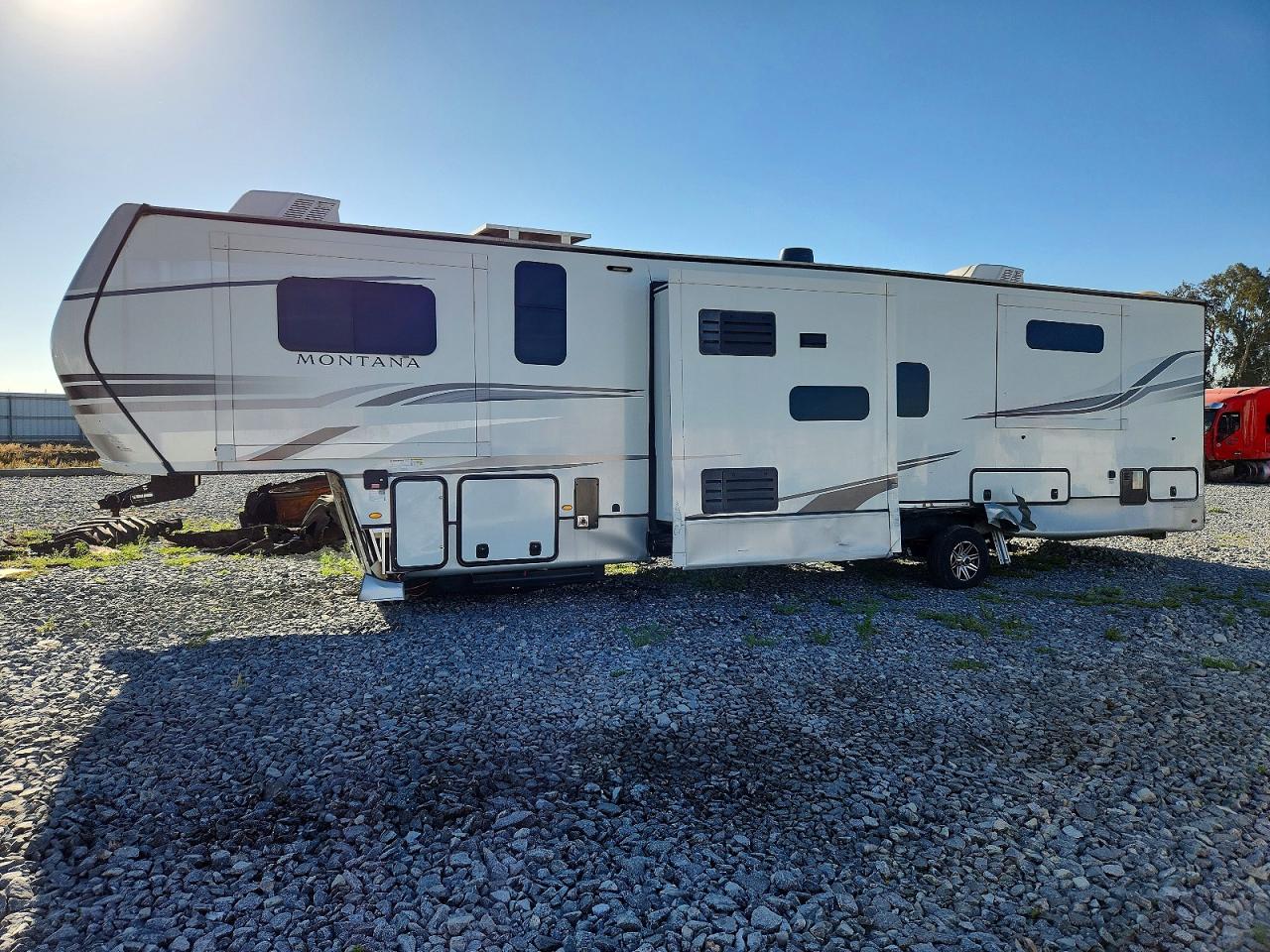 2022 KEYSTONE Montana VIN 4YDFM0T28N4703192 photo 9