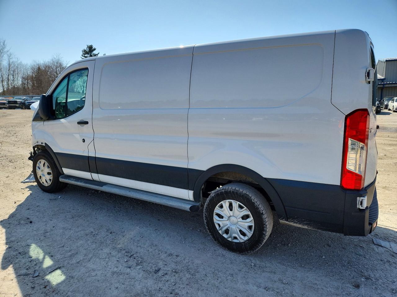 2022 Ford Transit VIN 1FTBR1Y86NKA38620 photo 2