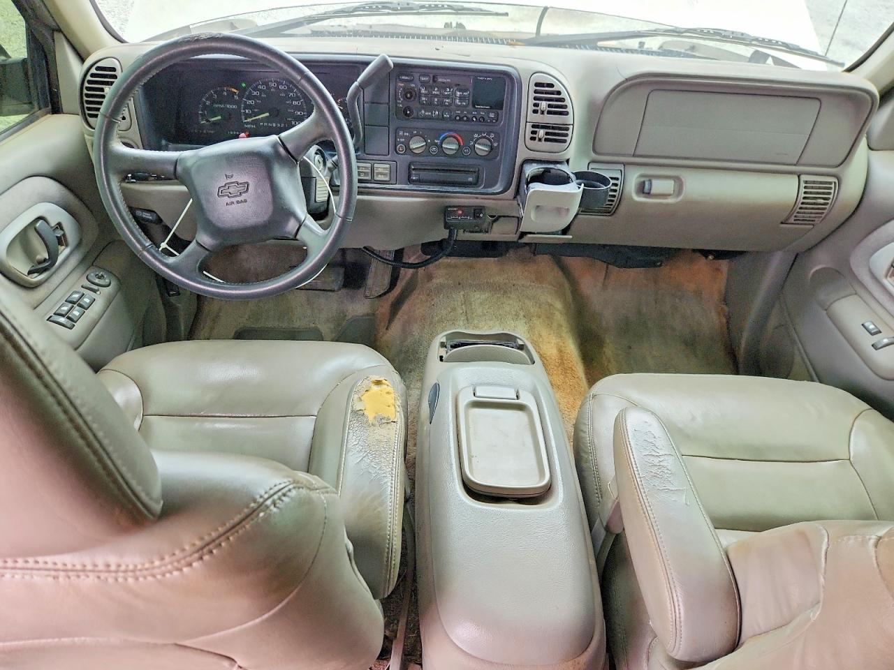 1998 Chevrolet Suburban VIN 3GNFK16R9WG142830 photo 8