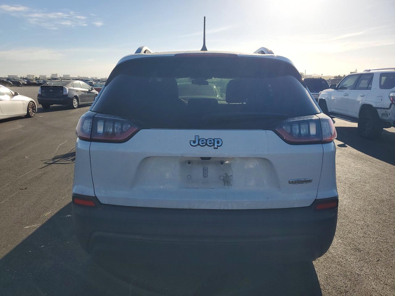 2019 Jeep Cherokee l VIN 1C4PJLCB6KD215405 photo 6