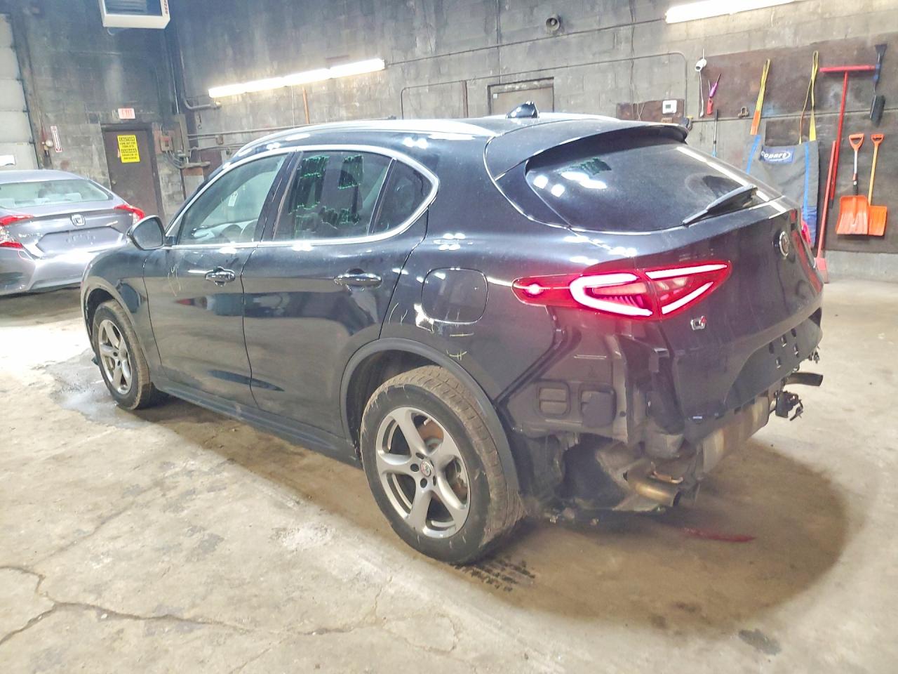 2021 Alfa Stelvio VIN ZASPAKAN5M7D11428 photo 2