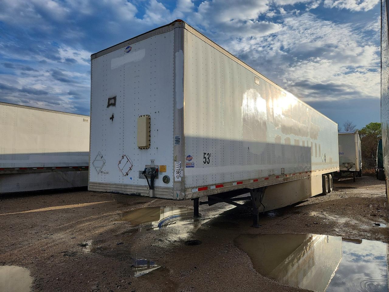 2014 UTILITY All models VIN 1UYVS2539EP766145 photo 2
