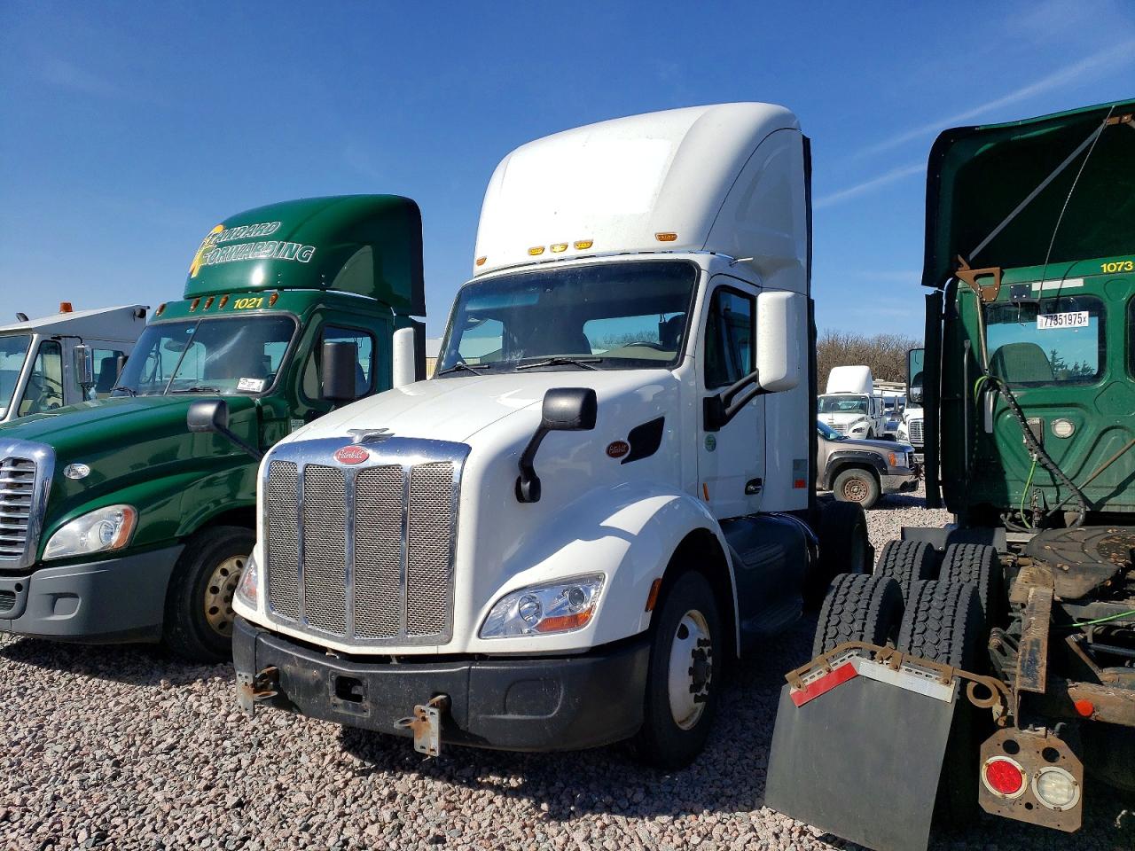 2017 PETERBILT All models VIN 1XPBA48X8HD429002 photo 2