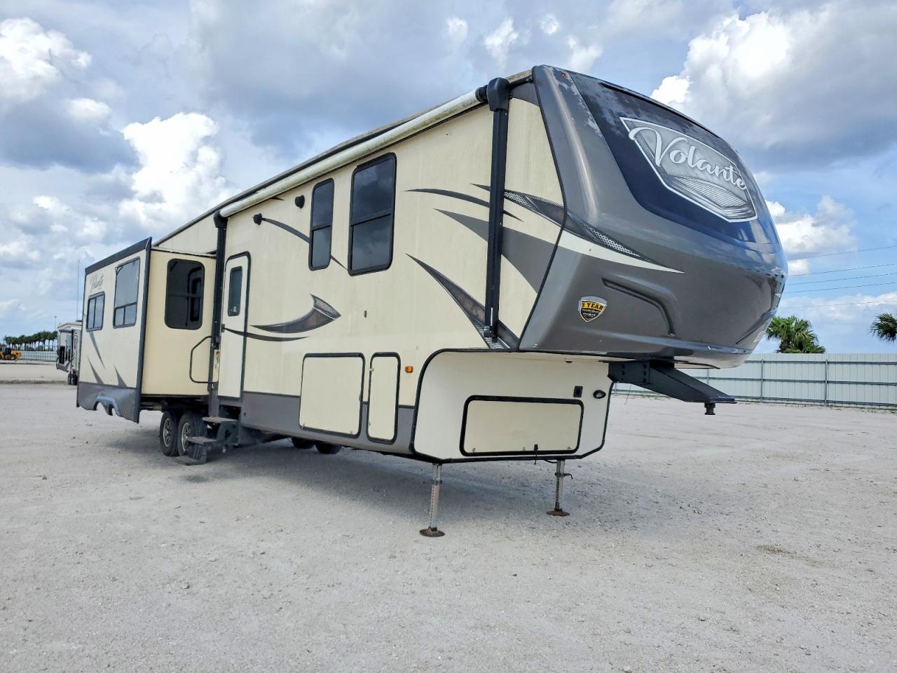 2018 KEYSTONE Trailer VIN 4YDF37525J9361447 photo 1