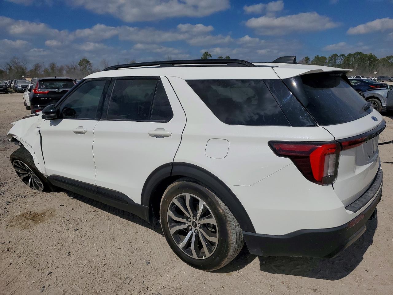 2025 Ford Explorer VIN 1FMUK7KH4SGA81209 photo 2