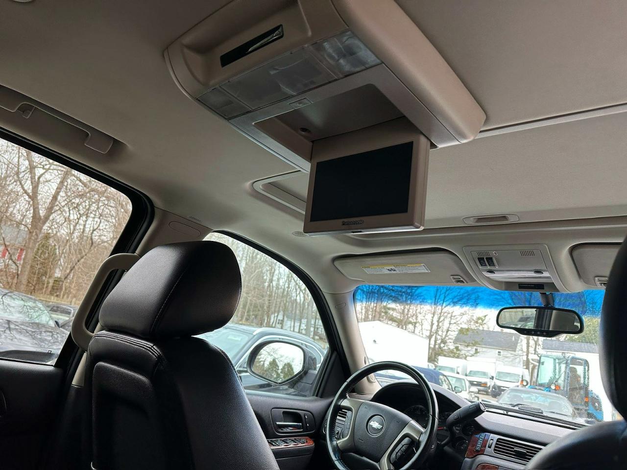 2013 Chevrolet Suburban VIN 1GNSKJE78DR138778 photo 11