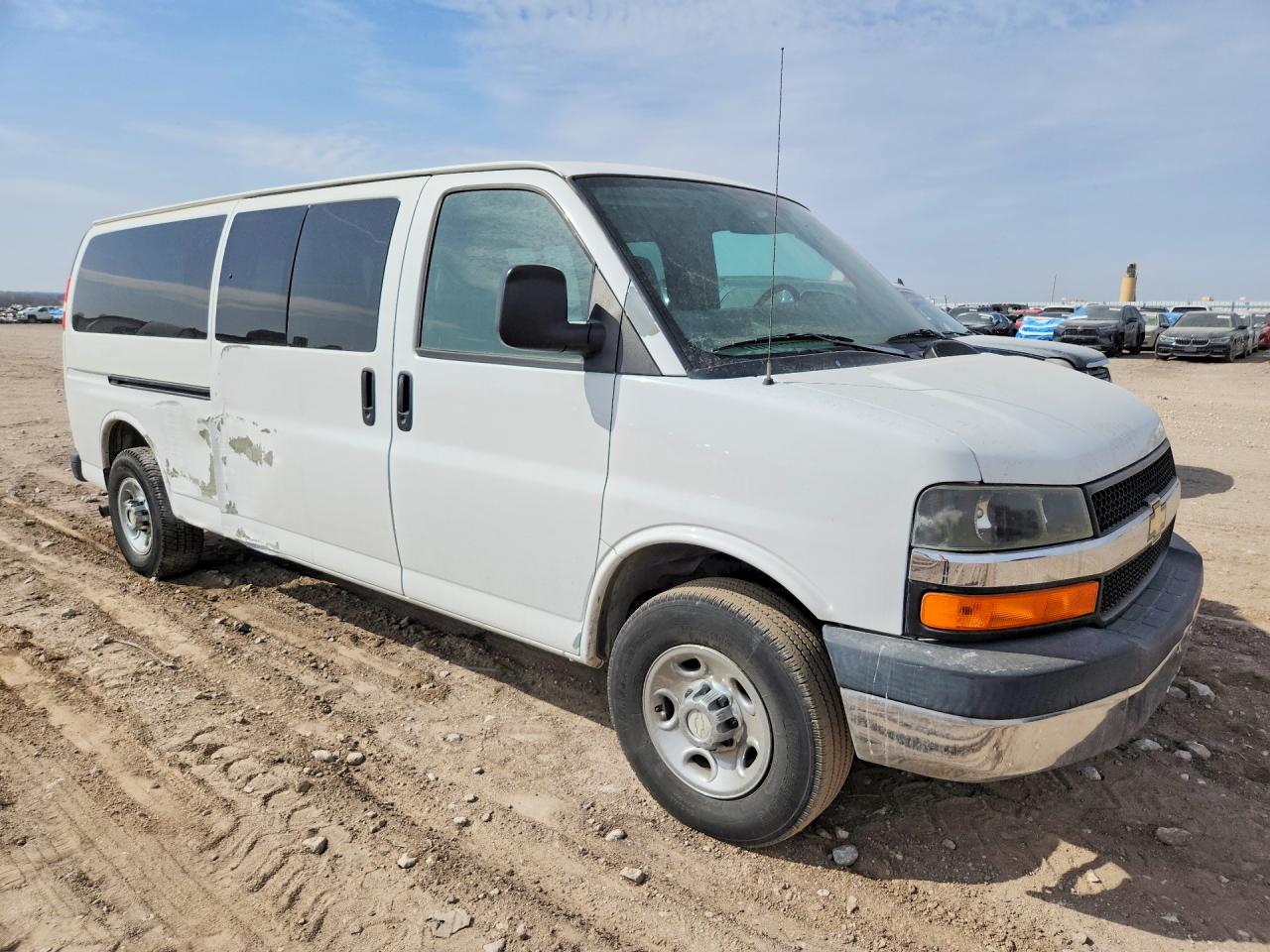 2007 CHEV Express VIN 1GAHG39U371166676 photo 4