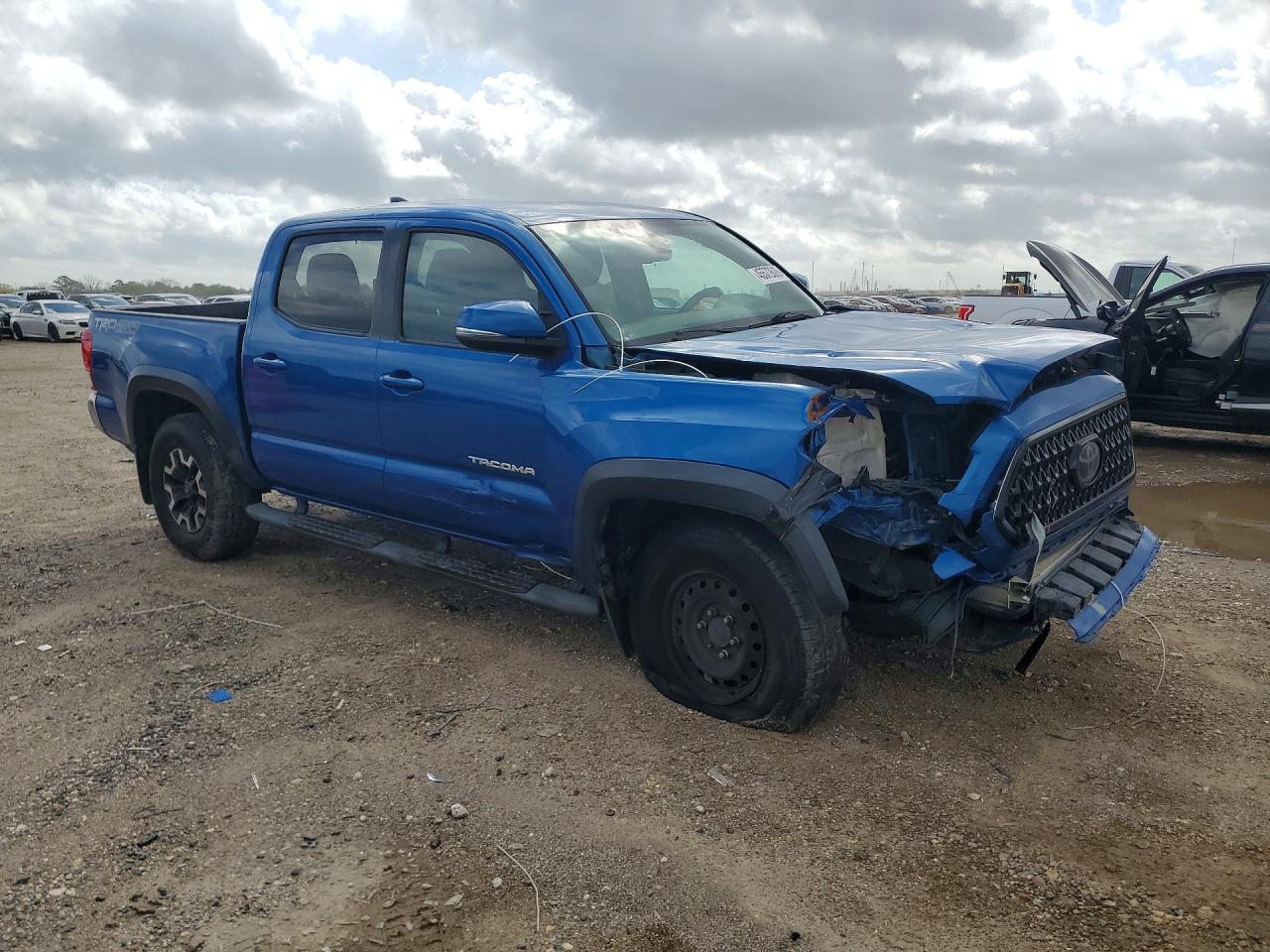 2018 Toyota Tacoma VIN 3TMCZ5AN9JM161150 photo 4