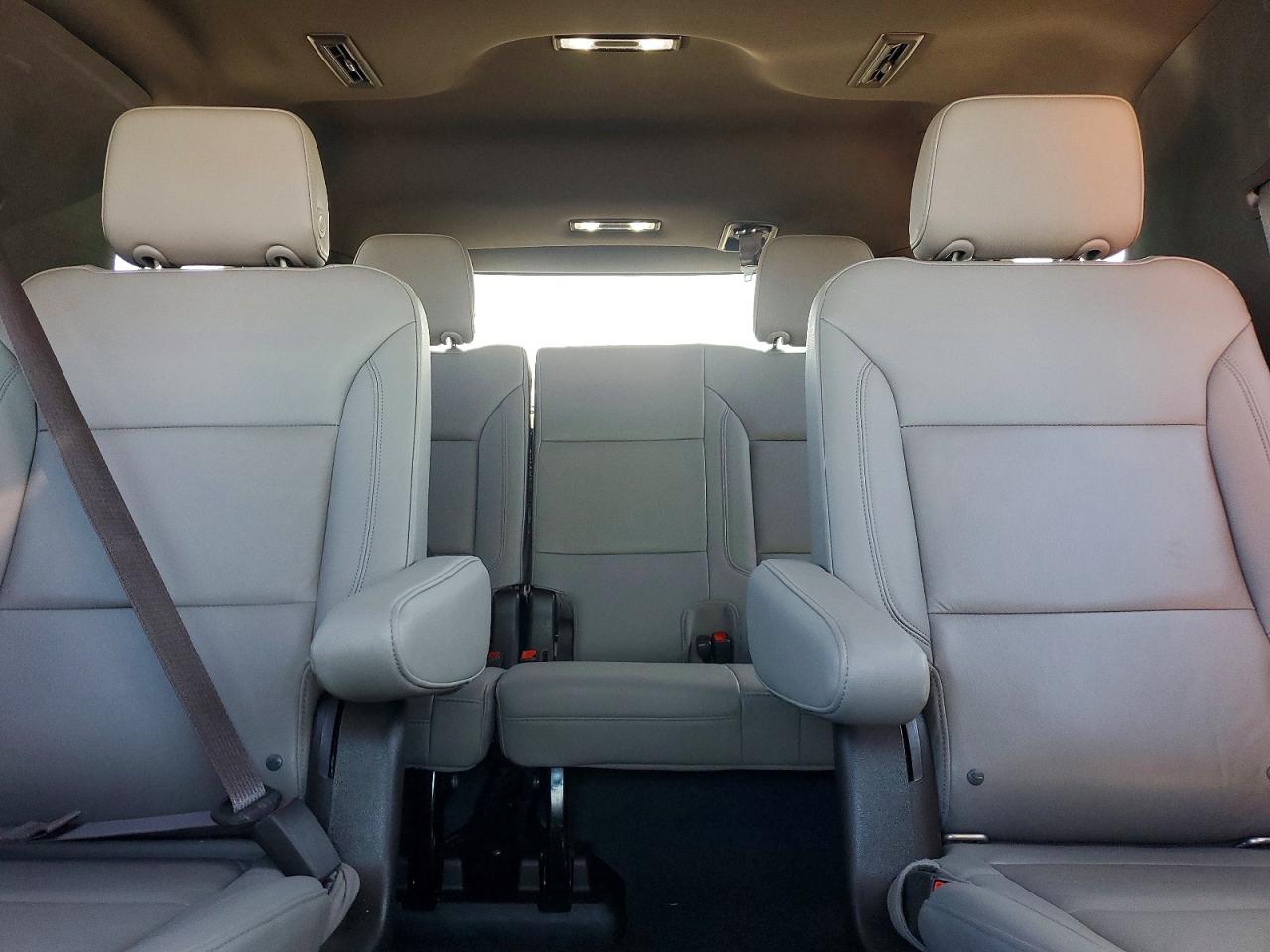 2022 Chevrolet Tahoe VIN 1GNSKPKD5NR162034 photo 10