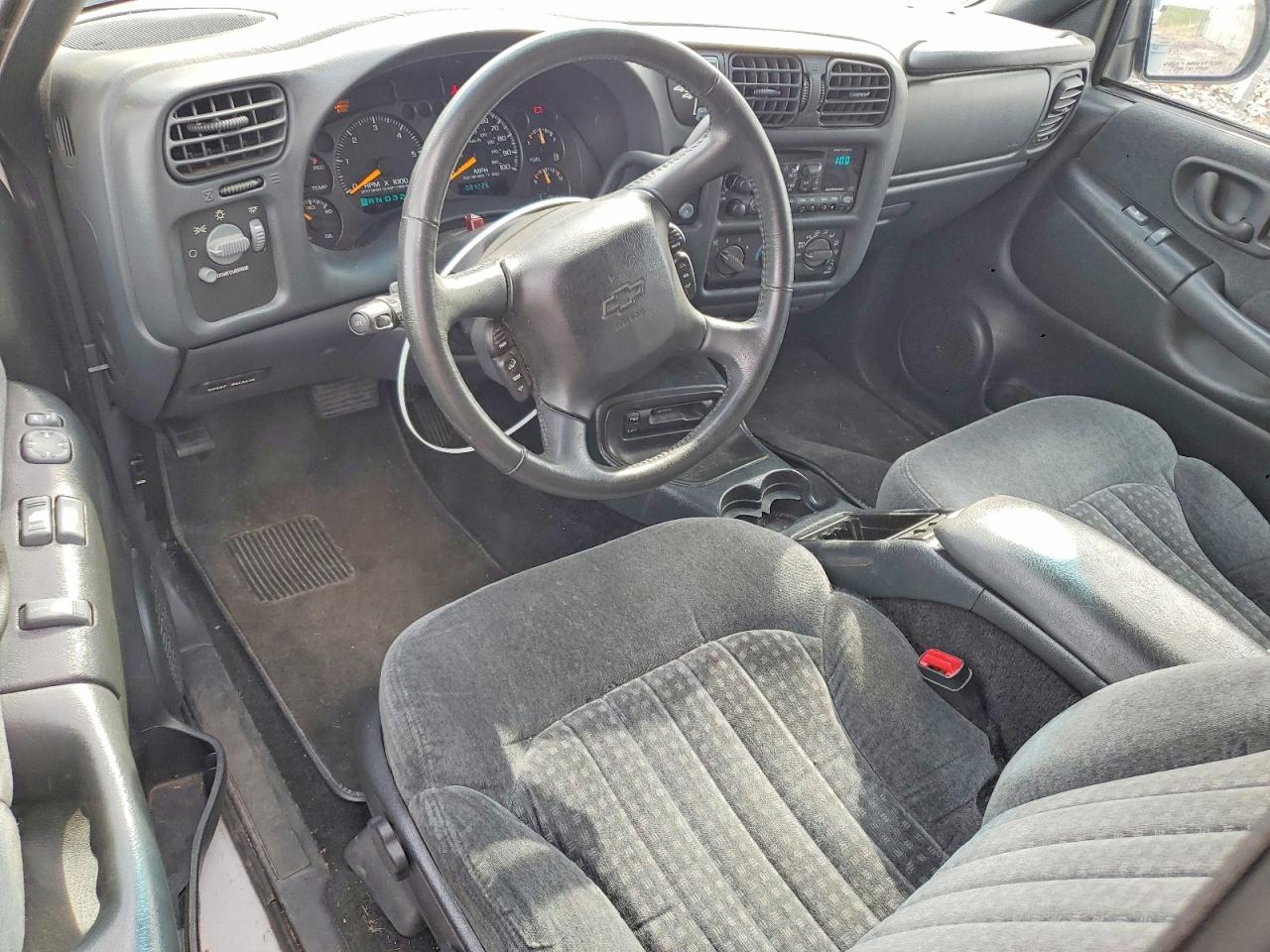 2000 CHEV Blazer VIN 1GNCT18W2YK265691 photo 8
