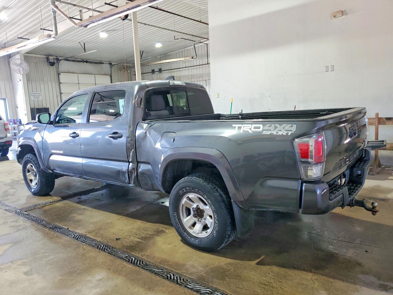2020 Toyota Tacoma trd VIN 3TMDZ5BN4LM090011 photo 2