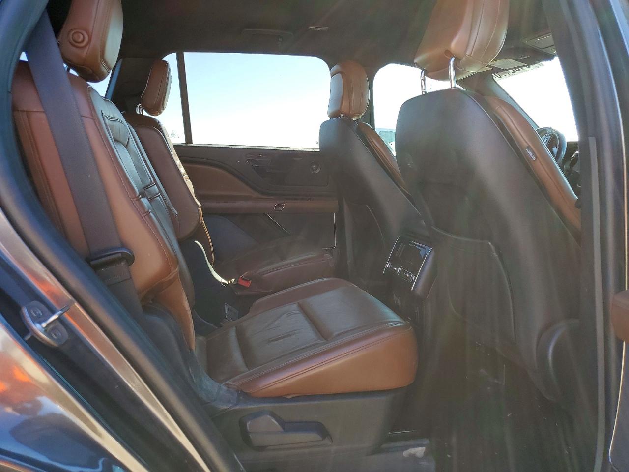 2020 Lincoln Aviator VIN 5LM5J7WC0LGL23112 photo 11