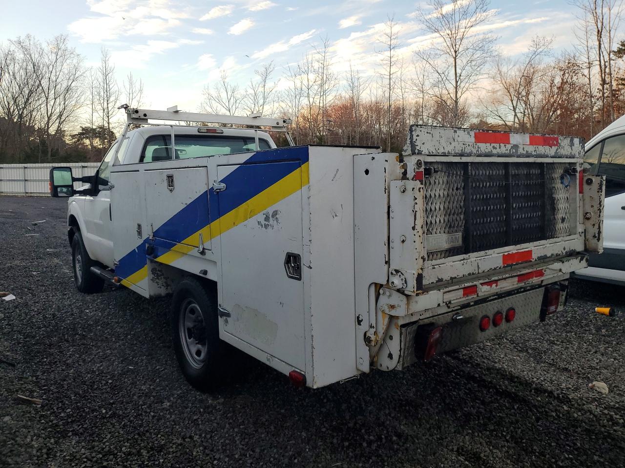 2016 Ford F350 VIN 1FDBF3F64GEB68009 photo 2