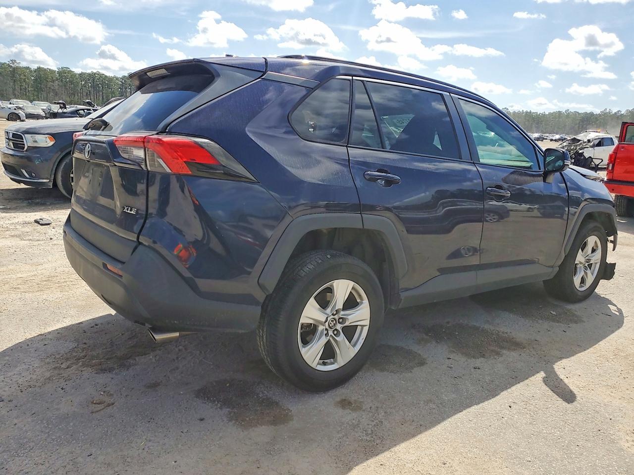 2021 Toyota Rav4 VIN 2T3W1RFV7MW175622 photo 3