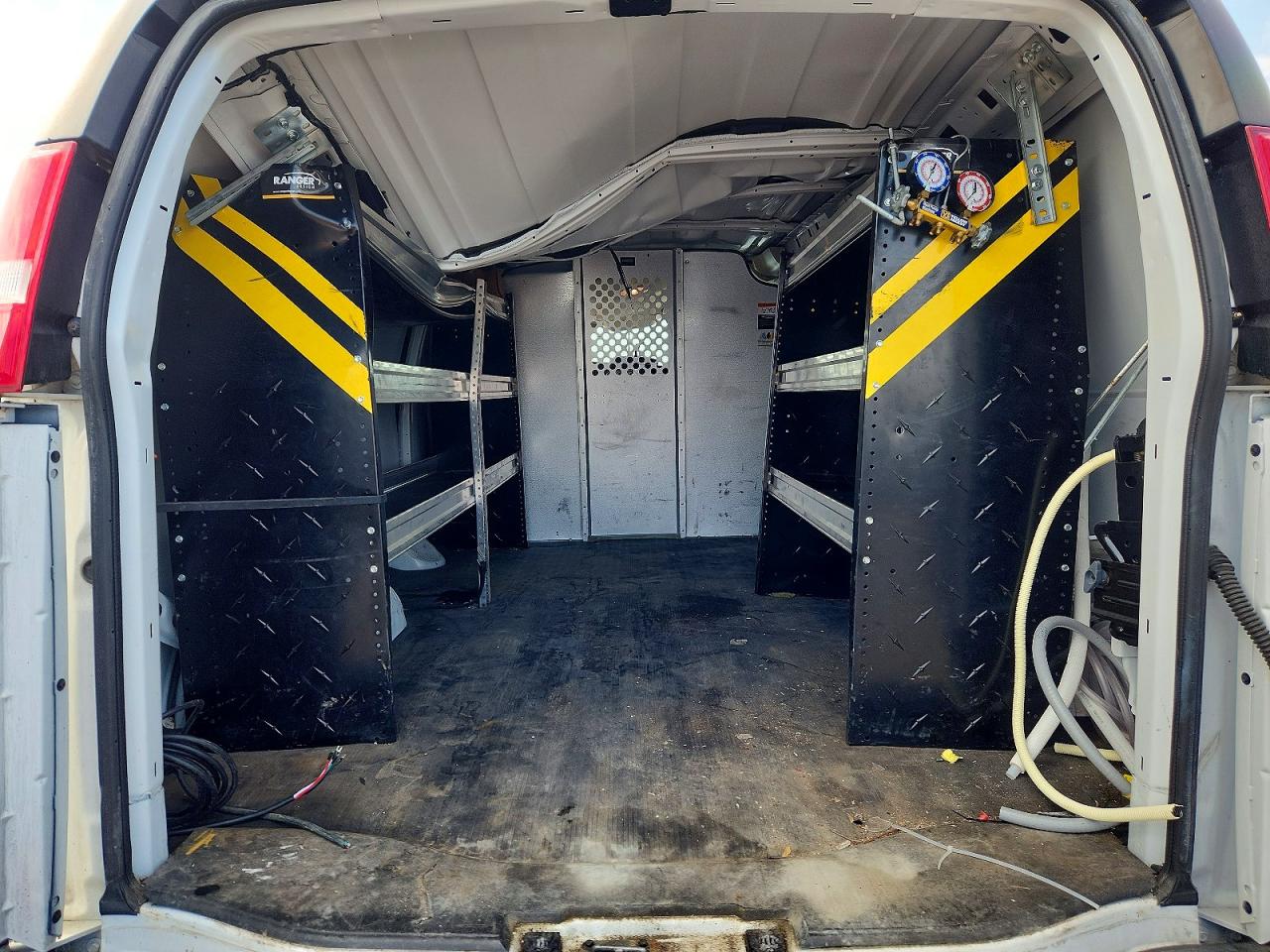 2023 GMC Savana VIN 1GTW7AFP1P1179511 photo 10
