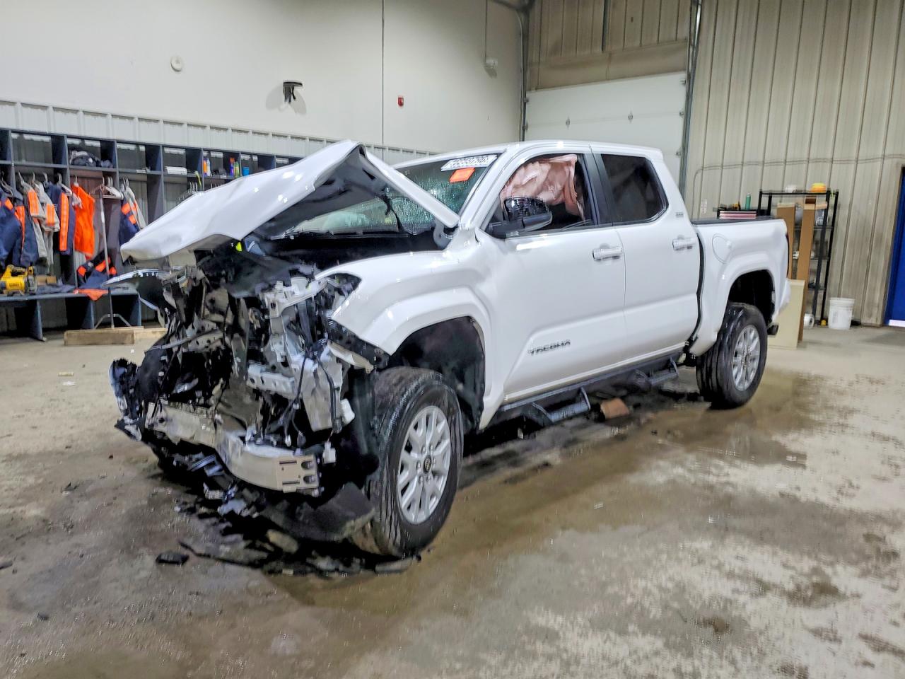 2025 Toyota Tacoma VIN 3TMLB5JN3SM195476 photo 1