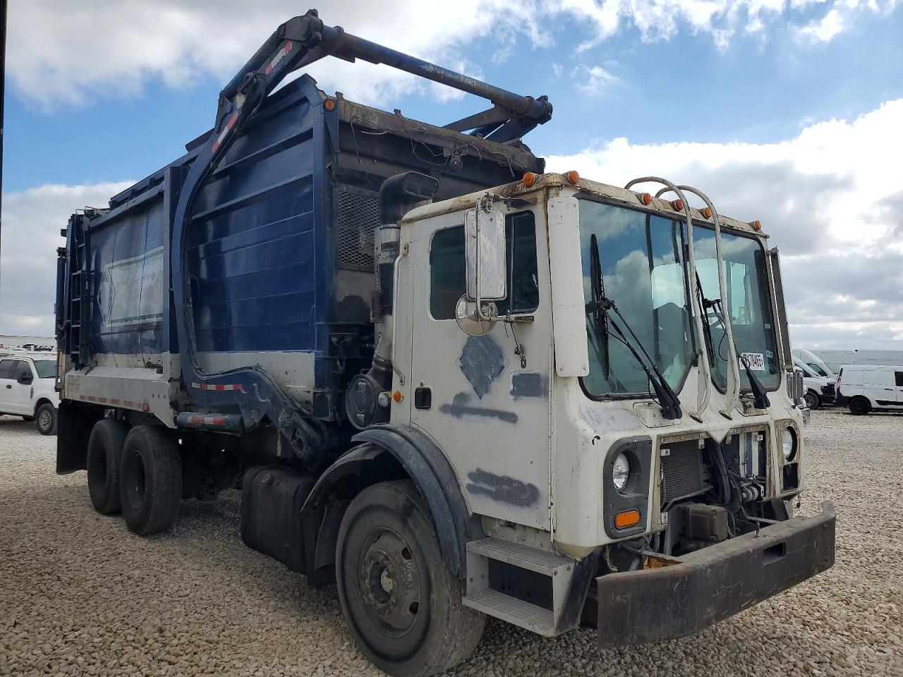 2011 MACK All other VIN 1M2AV04C0BM008536 photo 1