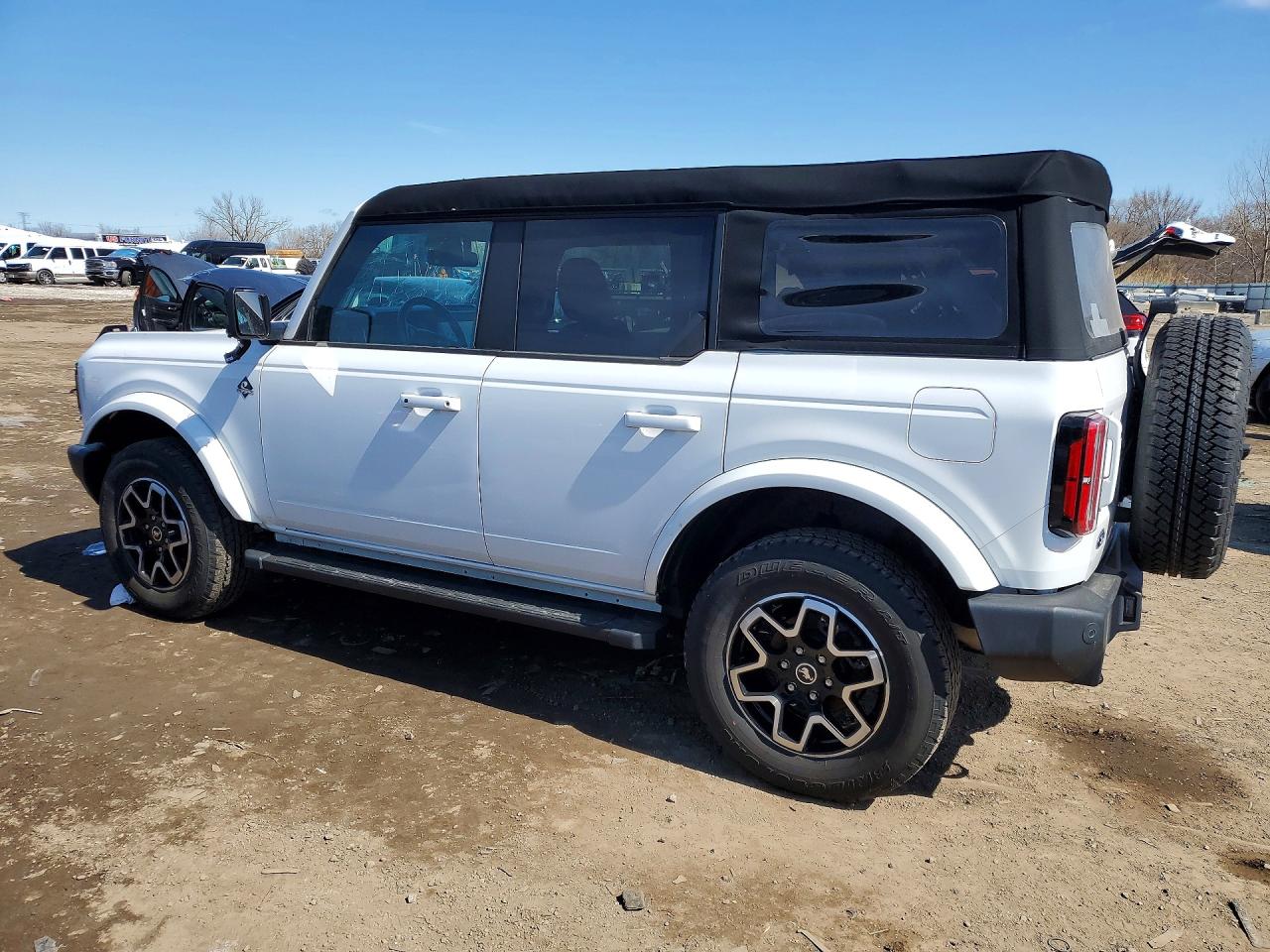 2023 Ford Bronco VIN 1FMDE5DHXPLB49763 photo 2