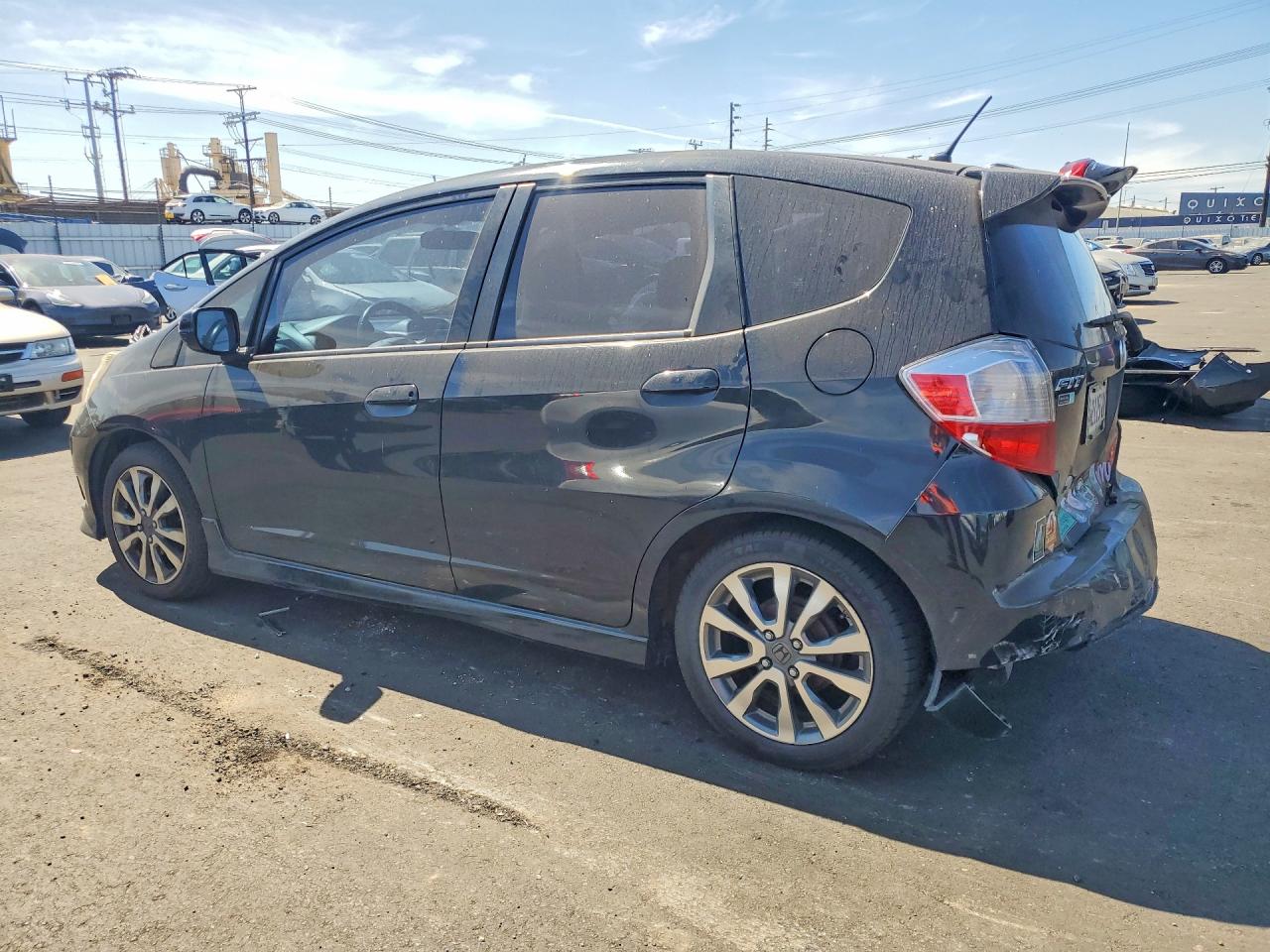 2013 Honda Fit VIN JHMGE8H57DC041002 photo 2