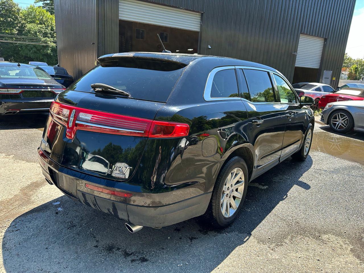 2017 Lincoln Mkt VIN 2LMHJ5NK3HBL01668 photo 4
