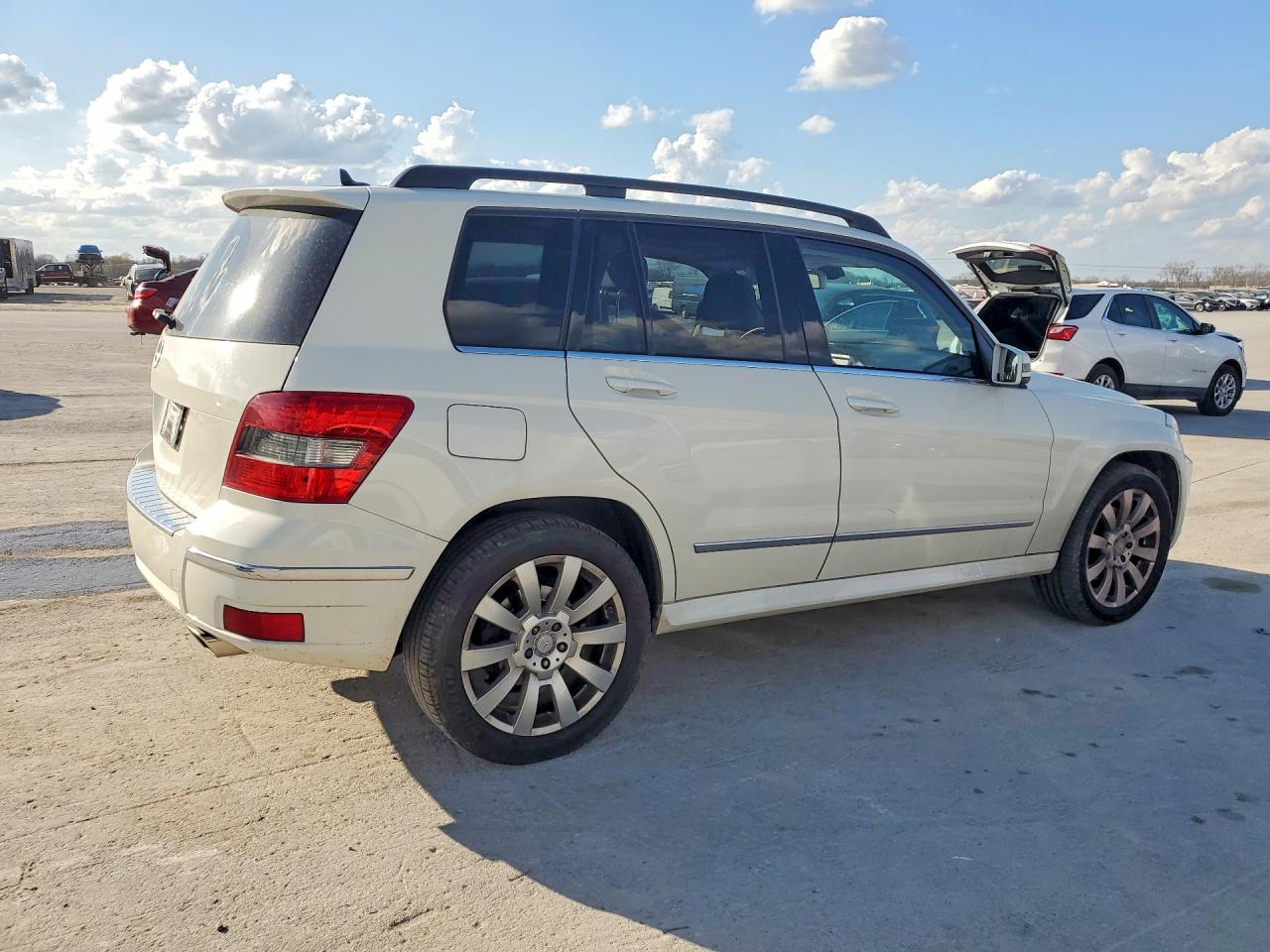 2011 Mercedes-Benz Glk-class VIN WDCGG5GB4BF648255 photo 3