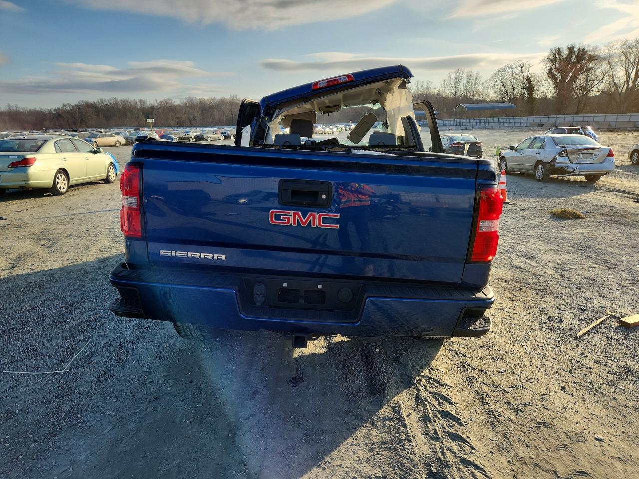 2016 GMC All models VIN 1GTR1LEH5GZ402607 photo 6
