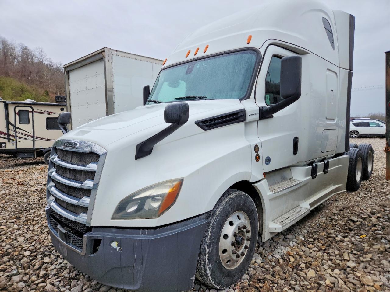 2018 FREIGHTLINER All other VIN 3AKJHHDR9JSJJ0840 photo 2