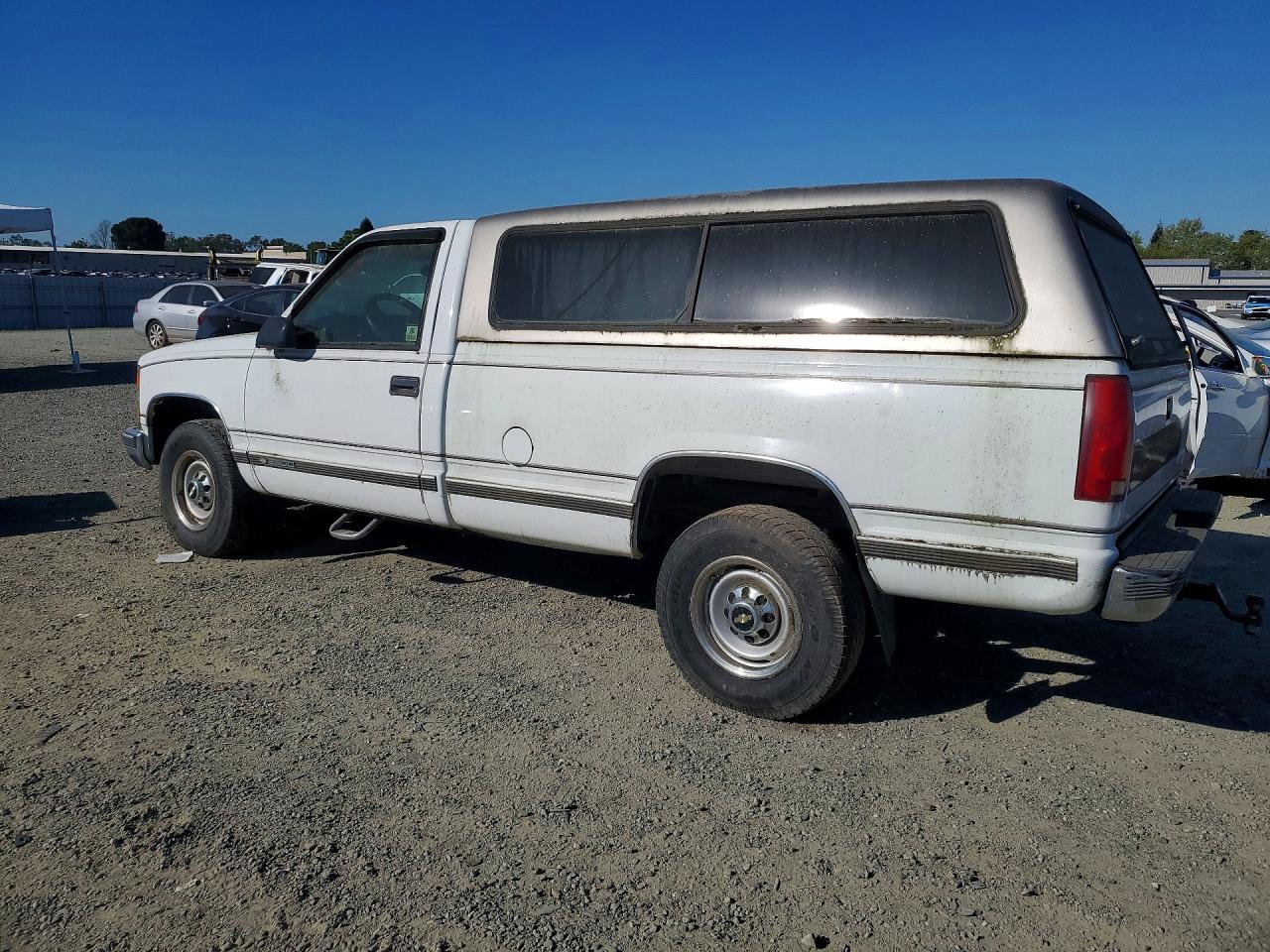 2000 Chev Gmt VIN 1GCGC24R4YR130543 photo 2