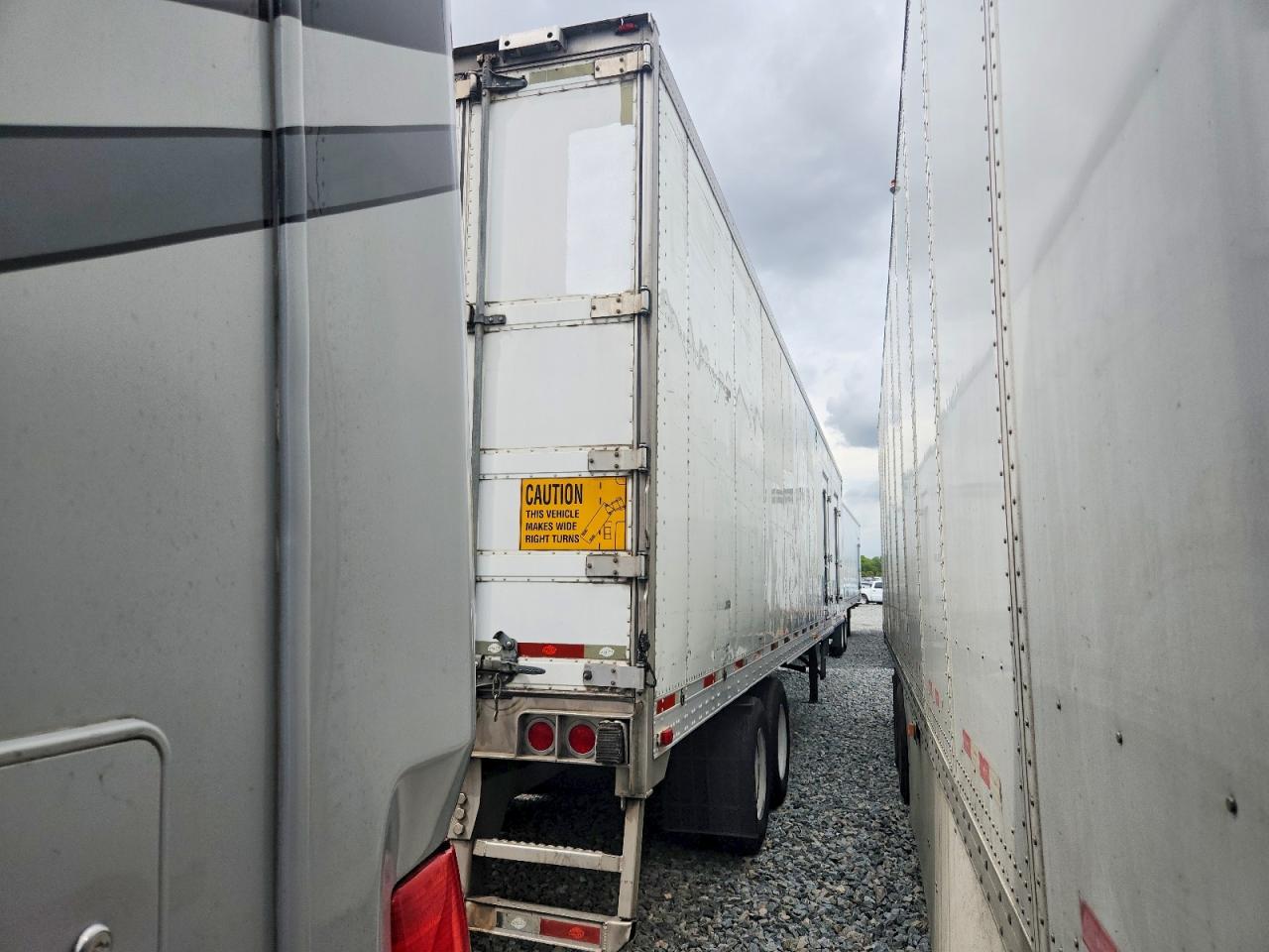 2016 UTIL Trailer VIN 1UYVS2485GM526026 photo 4