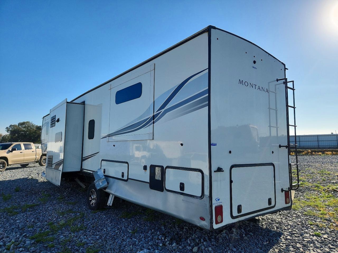 2022 KEYSTONE Montana VIN 4YDFM0T28N4703192 photo 3